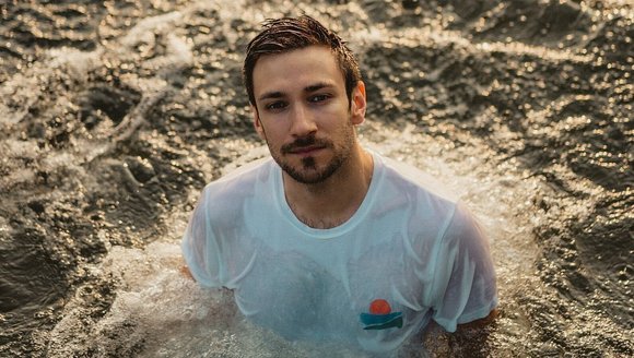 Large_uncropped_67f3d330