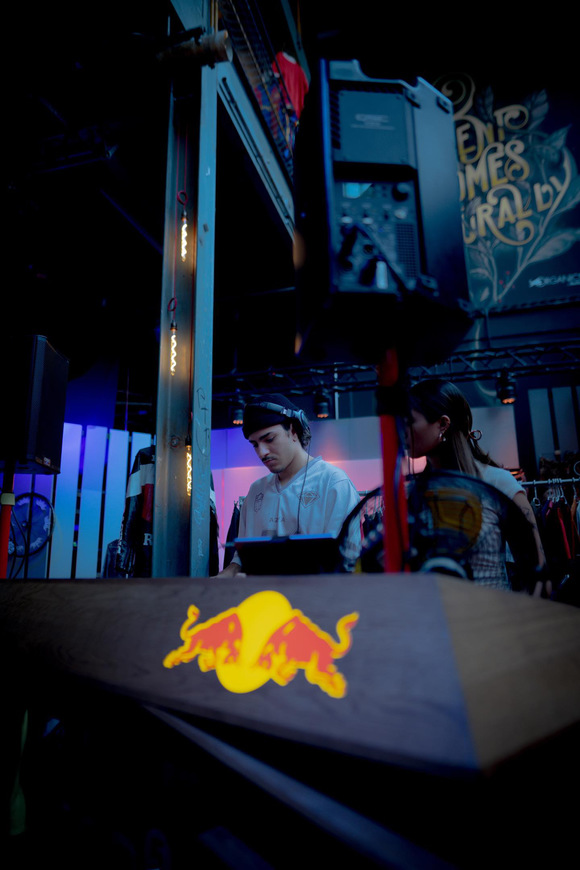 Large_uncropped_4b1efa16