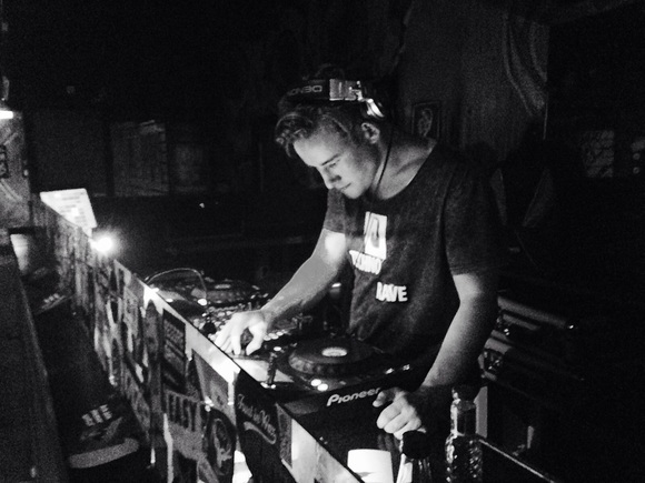 Large_uncropped_f8728509